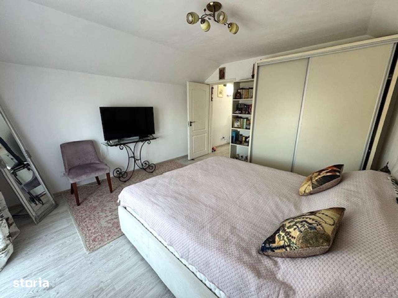 Se vinde Casa P+M in Slatioara zona foarte linistita-9