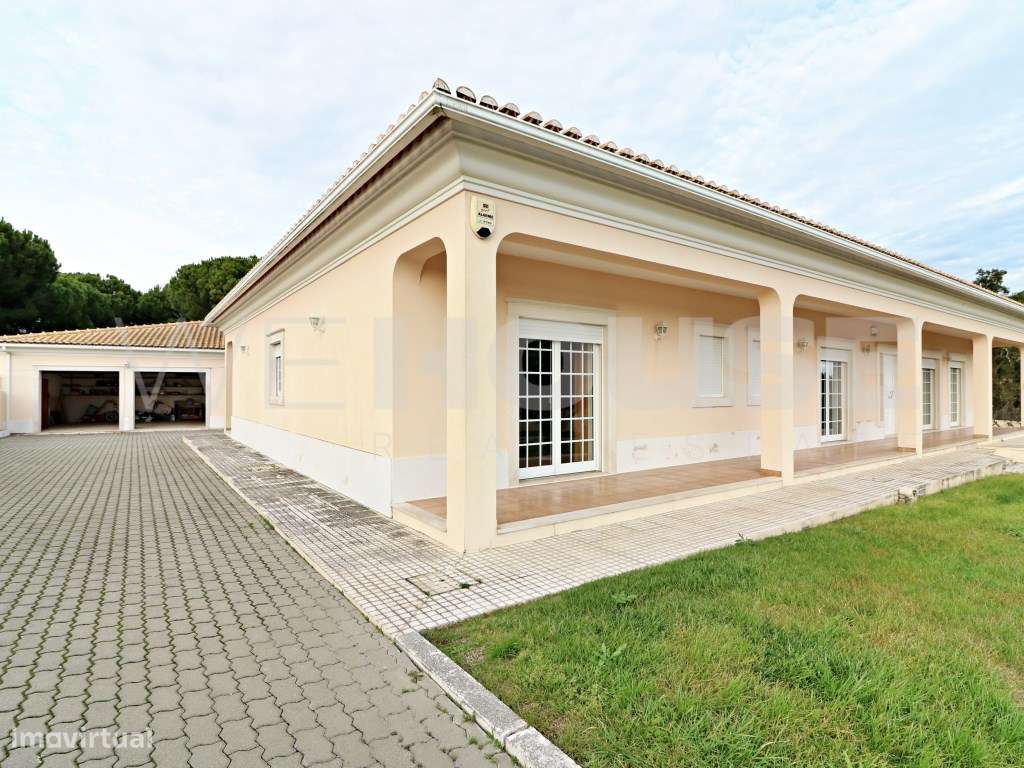 Moradia T4 com 280 m2, inserida em terreno com 2500 m2 em Palmela-26