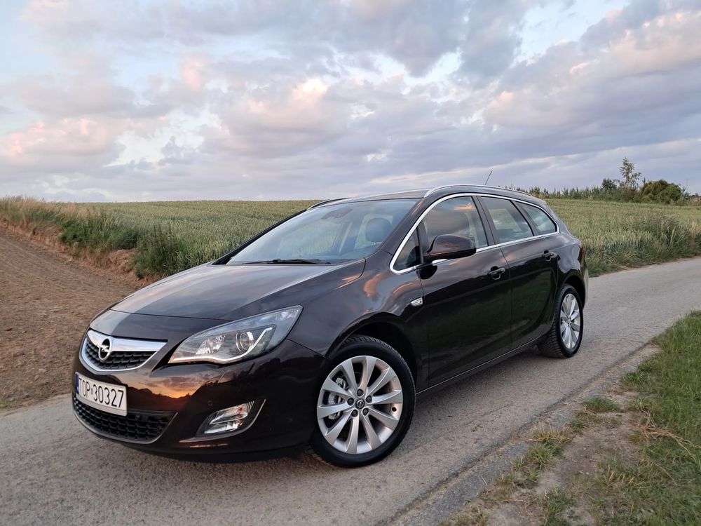 Opel Astra J 1.4 Turbo Innovation 2011
