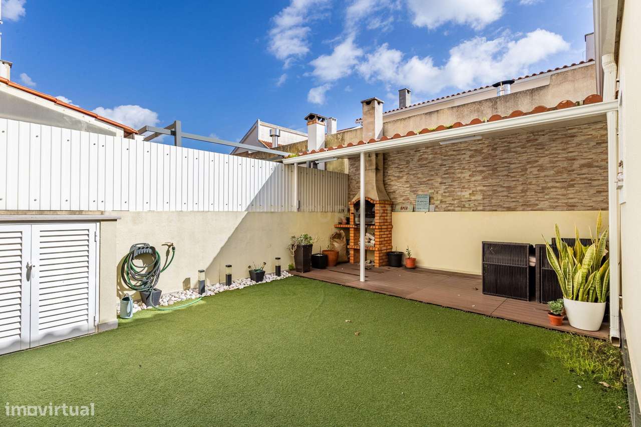 Moradia T4 remodelada na Quinta do Conde - Grande imagem: 3/26