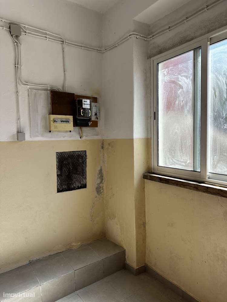 Armazém com generoso logradouro - Grande imagem: 4/21