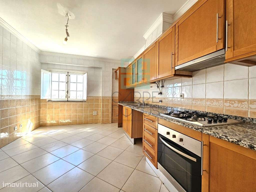 Apartamento T2 com 124,64m2, parqueamento para 2 viaturas, no centr...-7