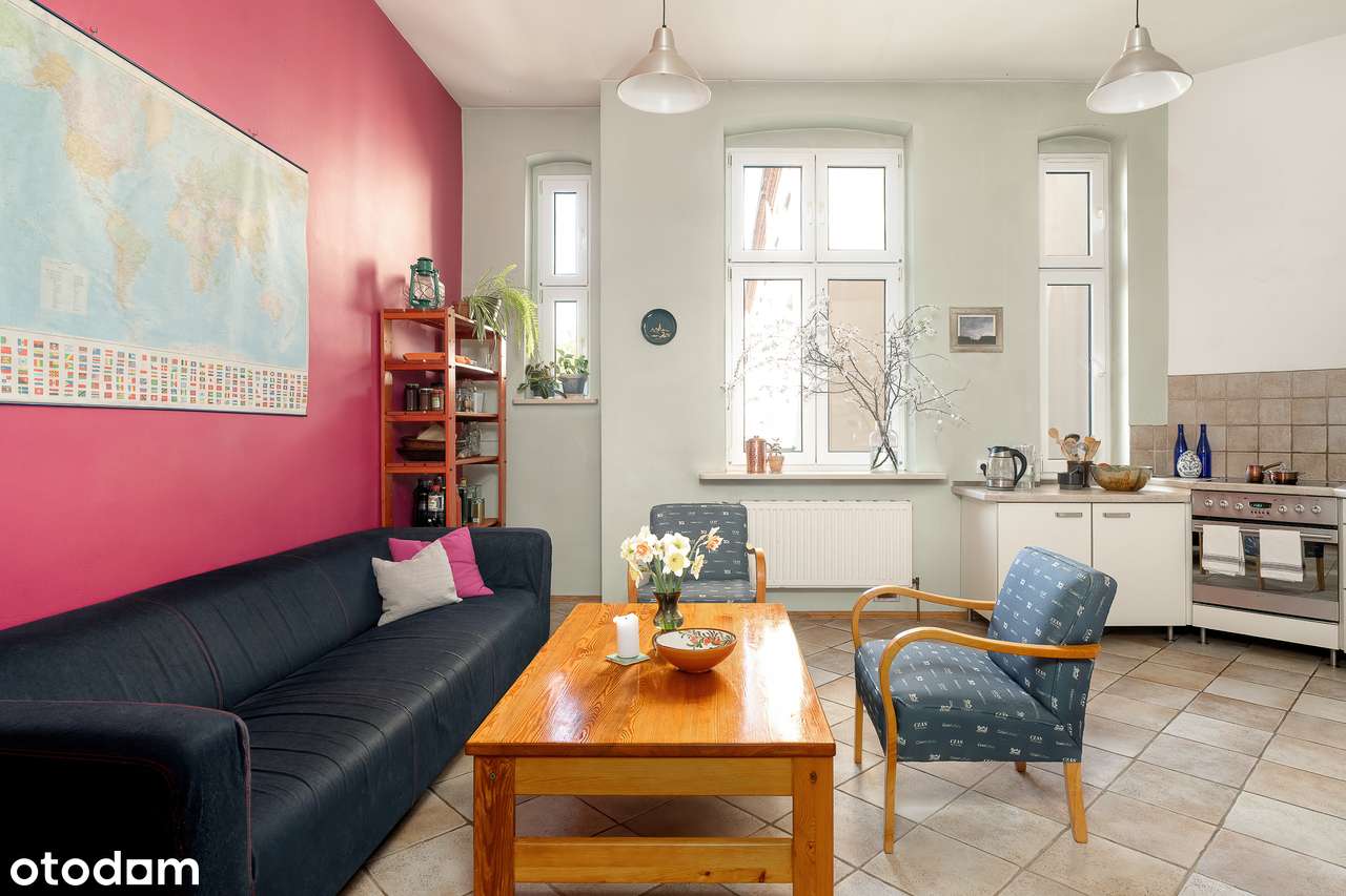 Trzystronne, z balkonem i piwnicą, przy tramwaju-5