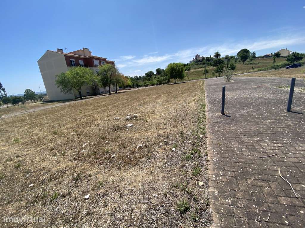 Lote de Terreno para construção de 8 fogos - Grande imagem: 2/7