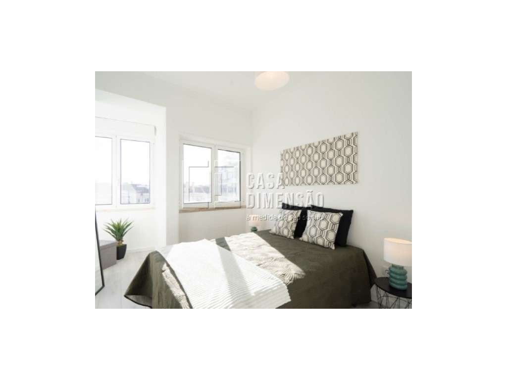 Apartamento de tipologia T2 com varanda, mobilado e equipado em Ben...-16