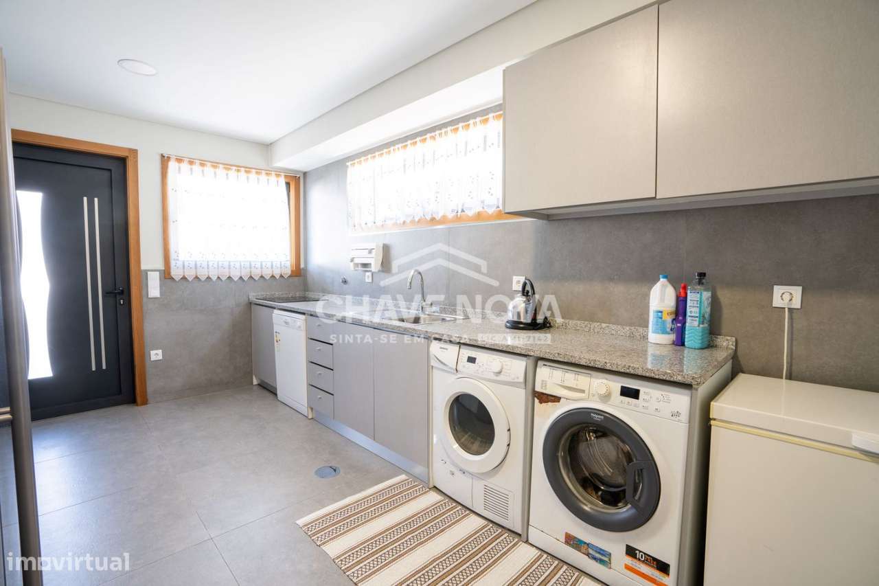 Moradia Geminada V3 Como Nova c/ Garagem Box em Canidelo-29