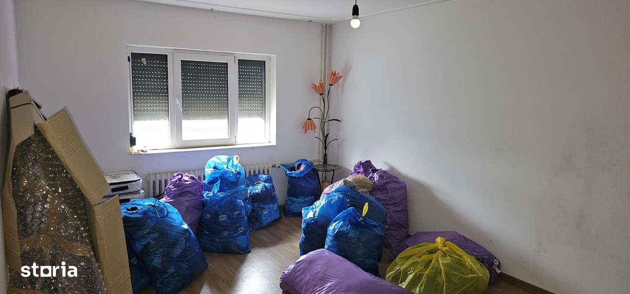 Apartament cu 3 camere decomandat zona Nicolina prima stație Podul ros-2