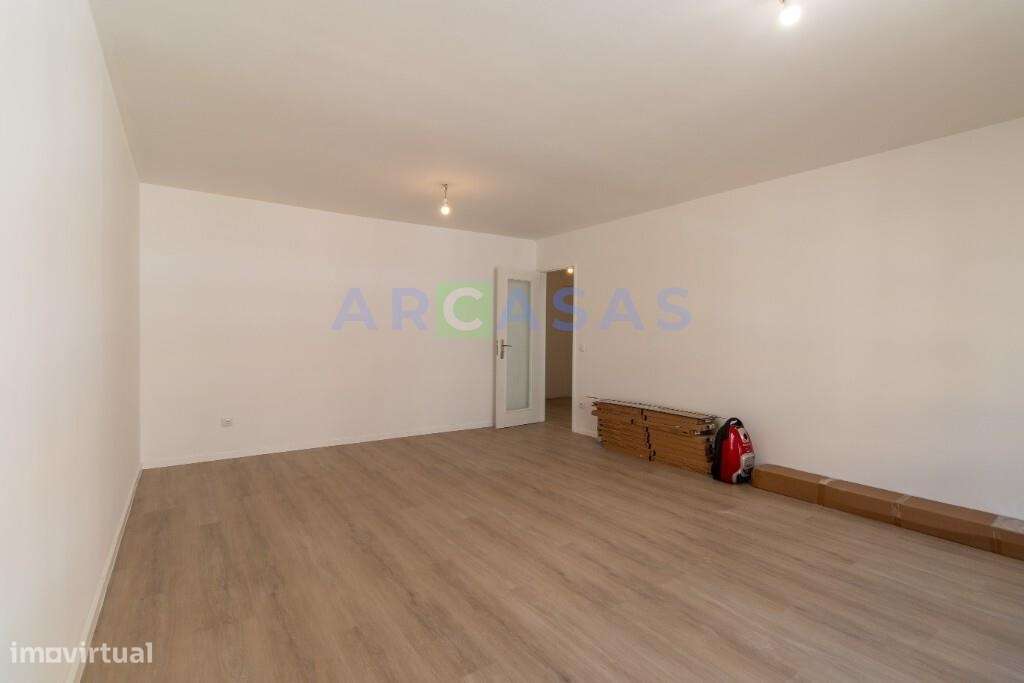 Apartamento T3  com varanda e lugar de garagem em Baguim do monte, Gon-6