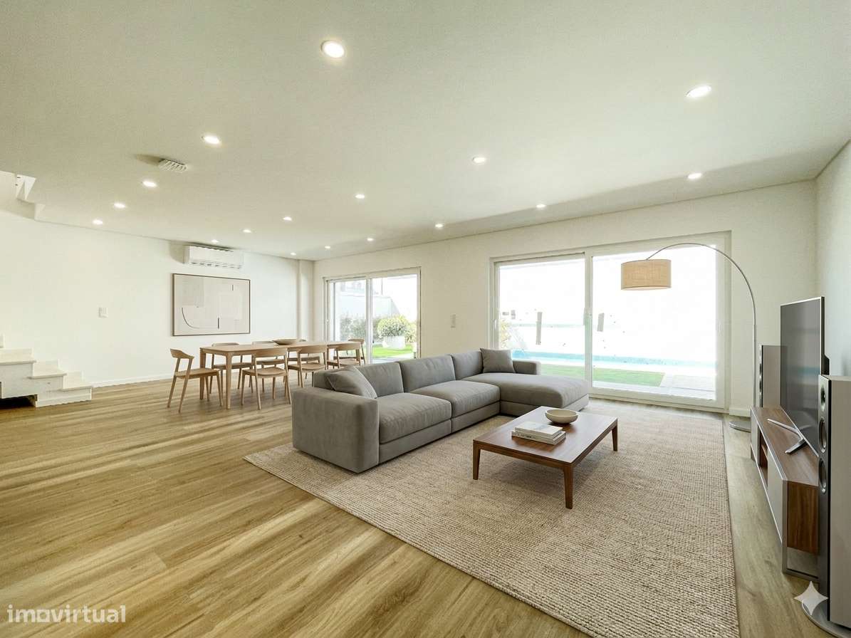 Moradia T4 com Piscina - Santa Iria de Azoia (Bairro da Salvação)-0