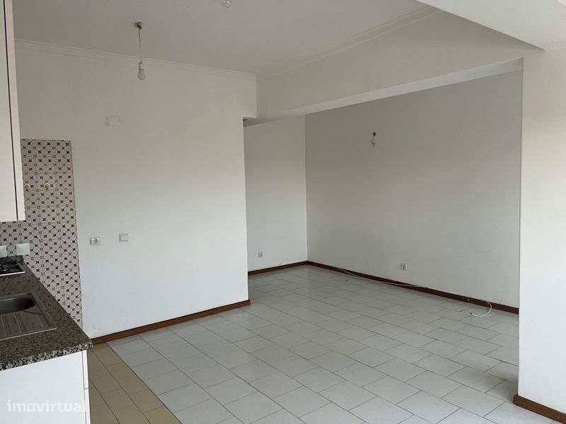 T0 Central na Amora-ideal para viver ou investir. - Grande imagem: 4/10