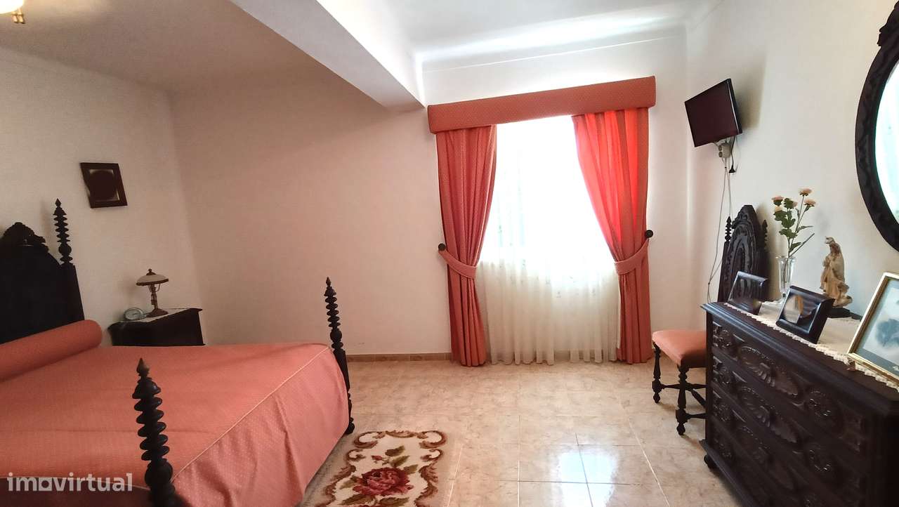 Moradia térrea isolada inserida em lote 2250 m2-13