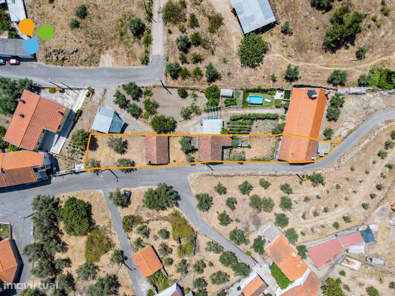 Quintinha com moradia geminada para remodelar – Borralheira, Teixoso - Grande imagem: 3/28