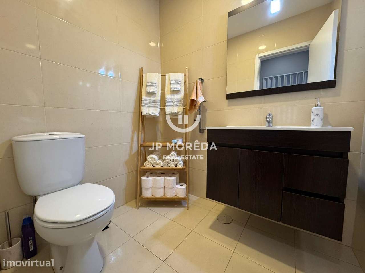 T2 com varanda, garagem e elevador no centro de Santo Tirso-6