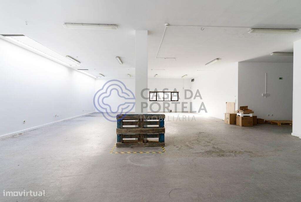 Oportunidade Única no Centro de Leça da Palmeira – Loja + Armazém + 2 - Grande imagem: 5/12