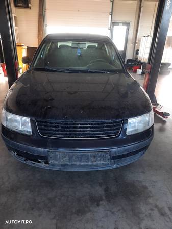 Dezmembrez VW Passat B5 - 1