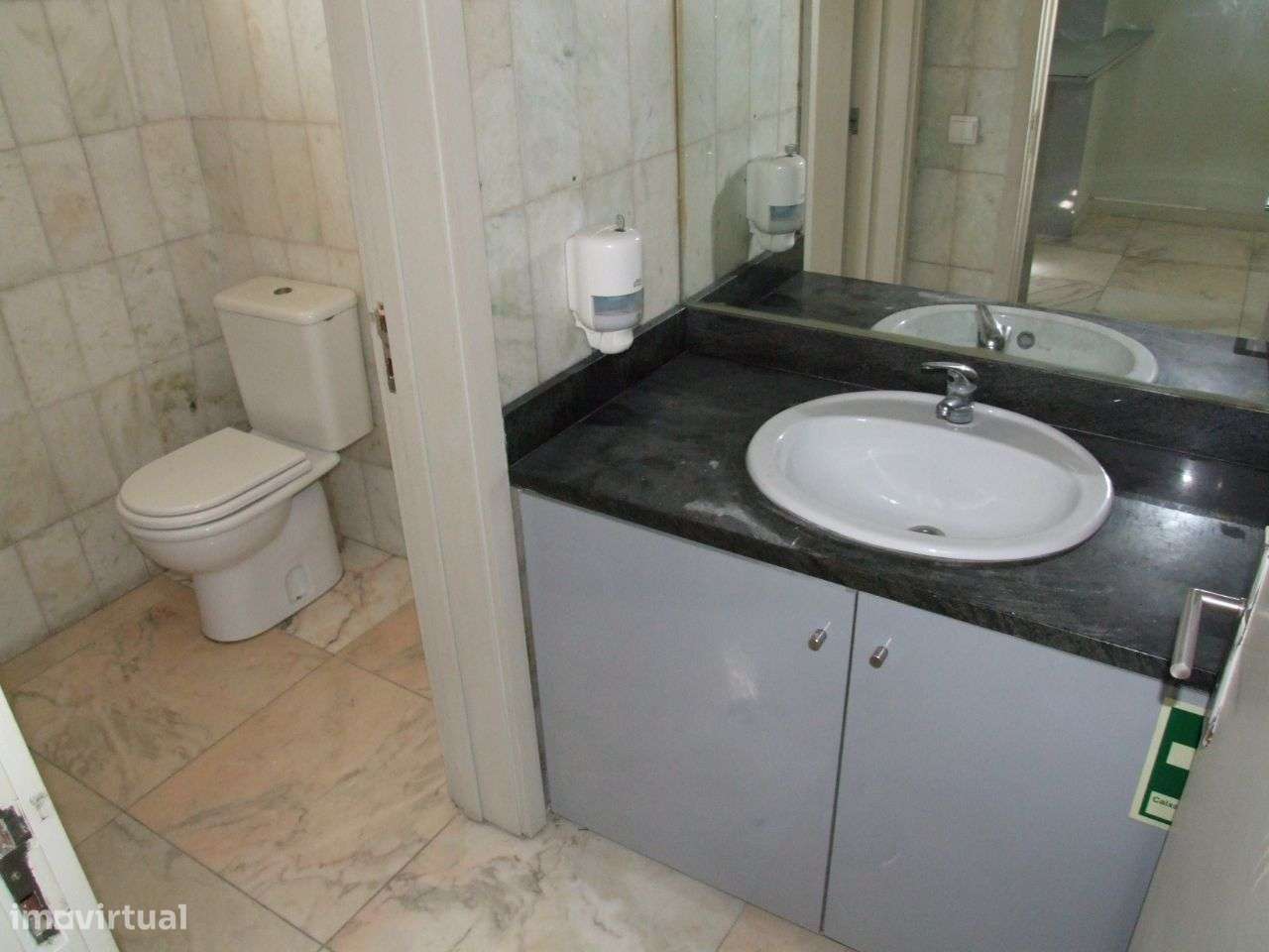 Armarém+ cave + 2 lugares de garagem- A 28 - Grande imagem: 5/12