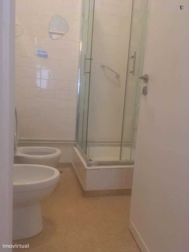 Quarto - localizado em Ramalde Porto - Grande imagem: 4/12