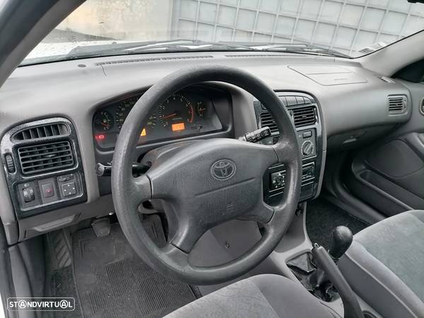 Toyota Avensis Liftback 1.6 ABC - 10