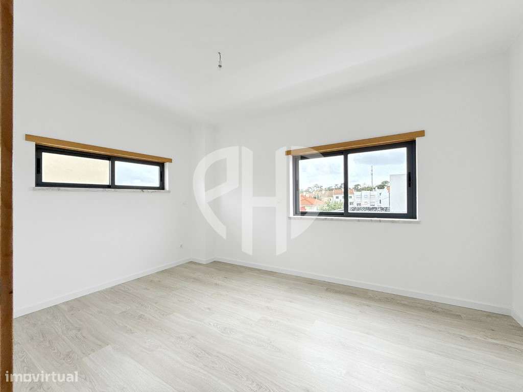 Exclusiva Moradia T5 de Arquitetura Contemporânea em Almada - Feijó-25