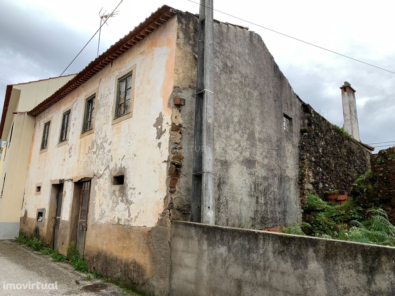 Moradia geminada para Restauro- Louriceira, Pedrogão Grande