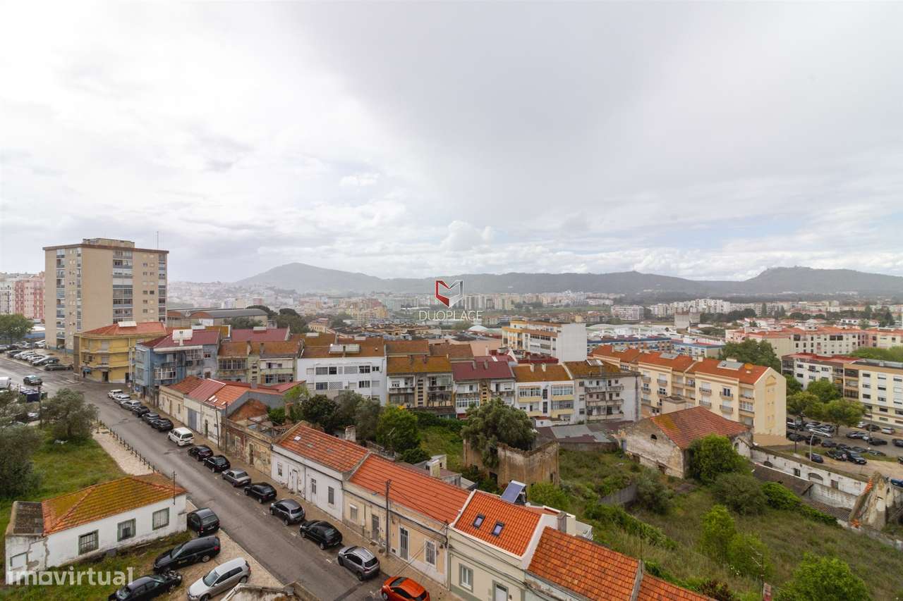T2 com Vista Deslumbrante no Coração de Setúbal – 7º Andar com Elevado-19