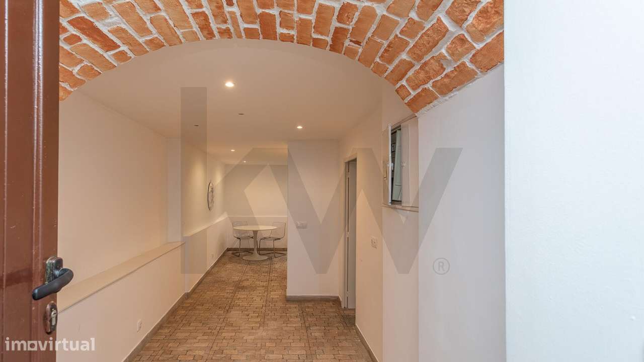 Minimalismo e Herança: O Refúgio Perfeito na Calçada do Lavra-15