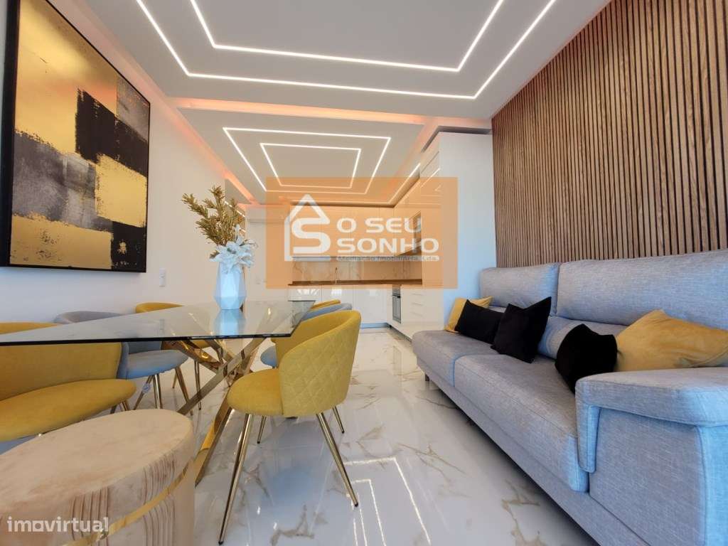 Apartamento T3 na primeira linha de mar em Quarteira-0