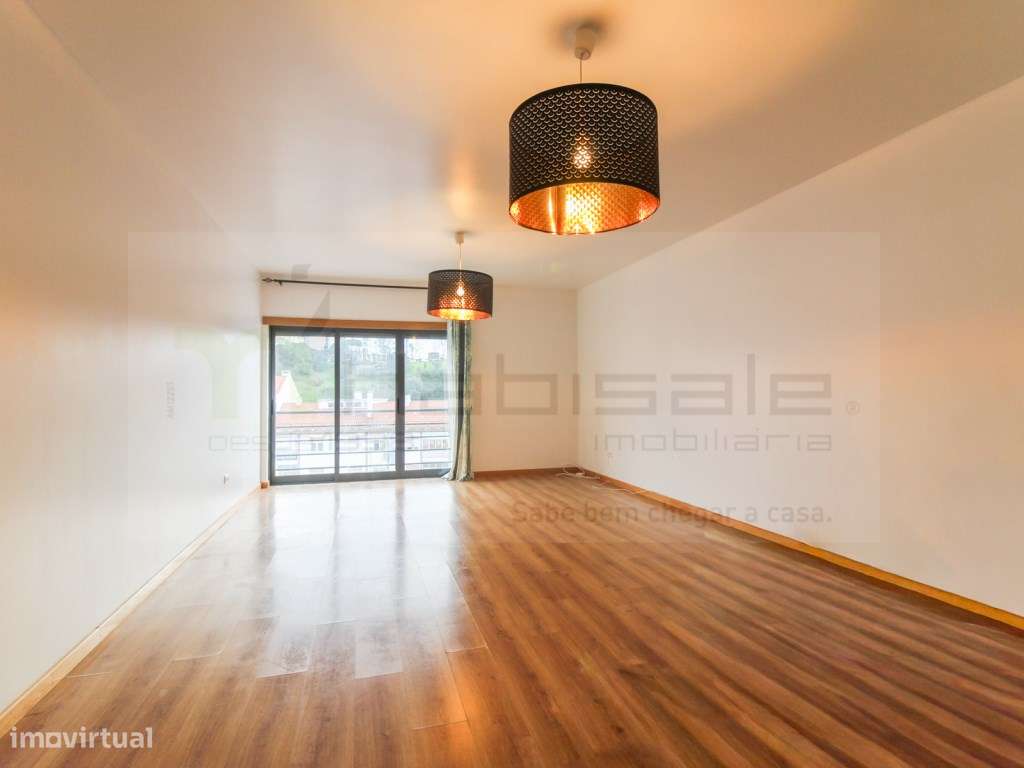 T2 na Ramada, com parqueamento e arrecadação. - Grande imagem: 2/23