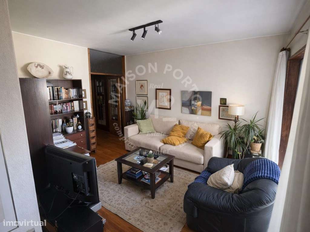 Apartamento T2 com Varanda e Garagem próximo ao Estádio do Boavista...-1