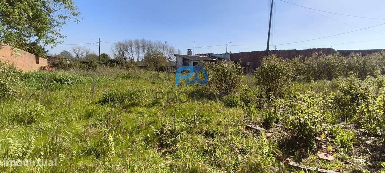 Oportunidade Única em Ovar: Terreno Urbano 1.282 m² com Armazém Ruína-5