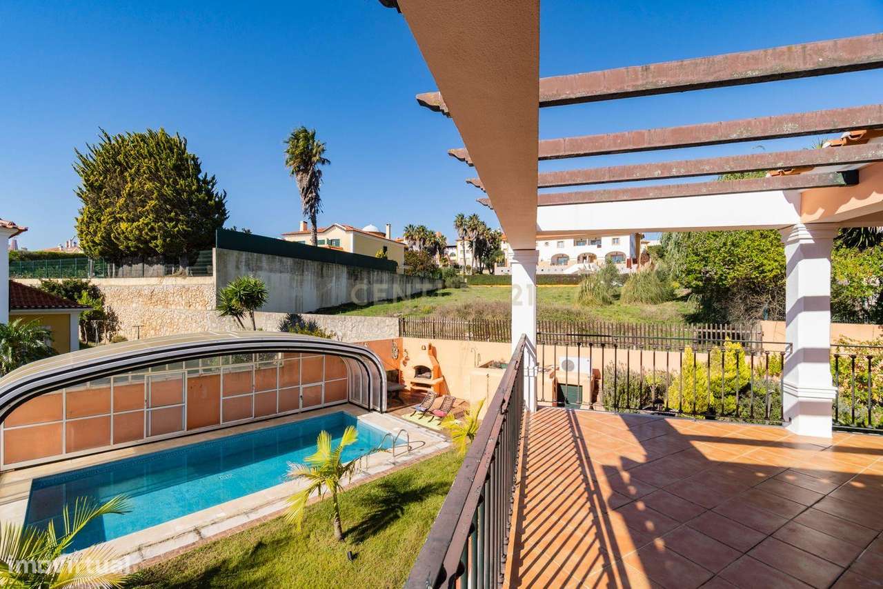 Moradia Isolada T6 com Garagem e Piscina Coberta na Quinta da Beloura-2