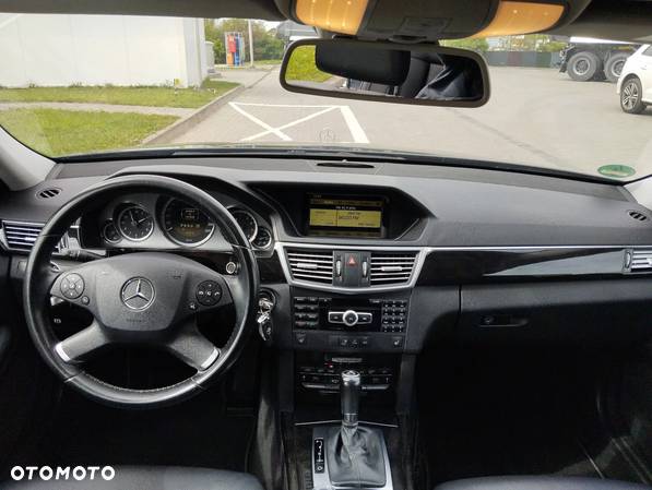 Mercedes-Benz Klasa E 200 BlueEFFICIENCY 7G-TRONIC Avantgarde - 27