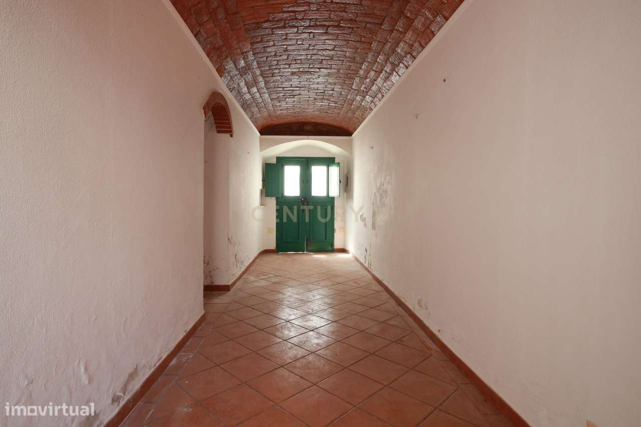 Apartamento e arrumos para venda em Borba-8