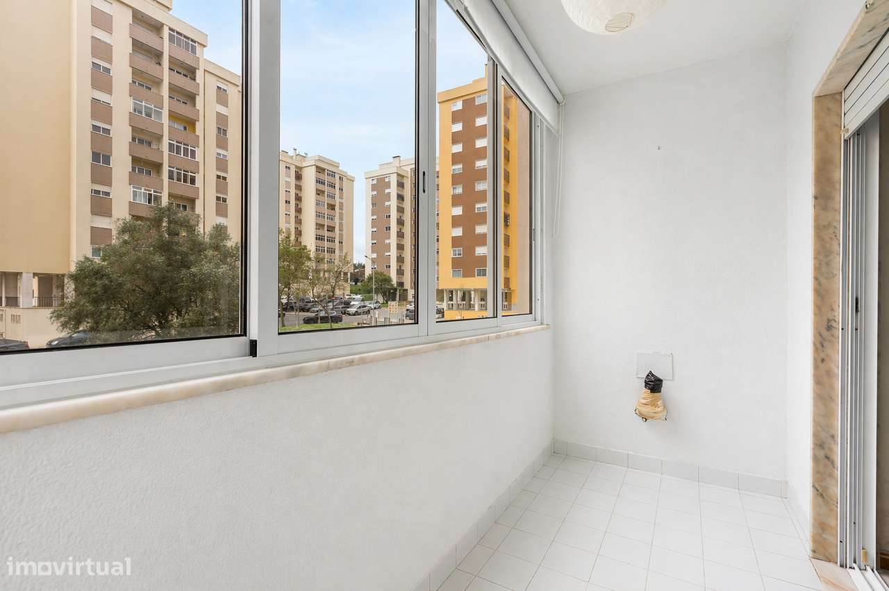 T3 com óptimas áreas e 1 Lugar de garagem, na II Fase Quinta da Piedad-9