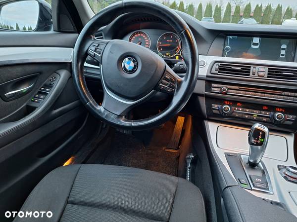 BMW Seria 5 525d Touring - 25