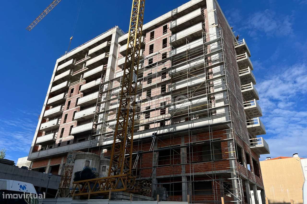 Apartamento Cobertura Duplex T1+1 c/ Terraço Junto ao Palácio do Ge... - Grande imagem: 2/15