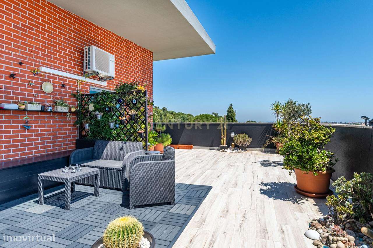 Apartamento Único T2 de 82m2 com Terraço de 75m2 em Porto Salvo-22