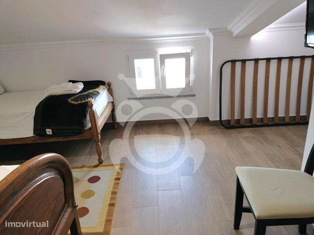 Moradia T4 Totalmente Renovada-25