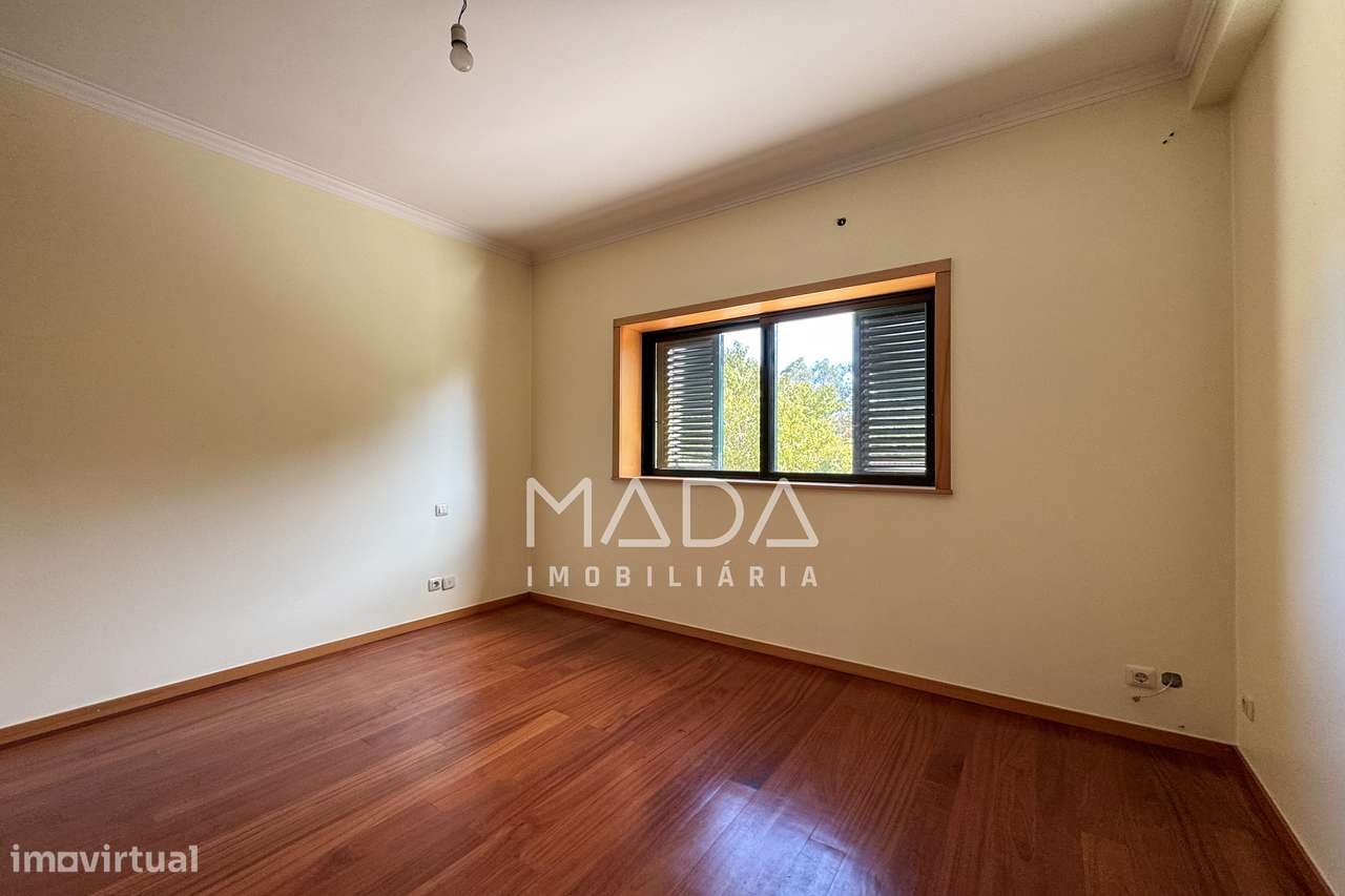 Moradia T4 + Moradia em pedra + terreno (3 artigos) em Lago, Amares-22