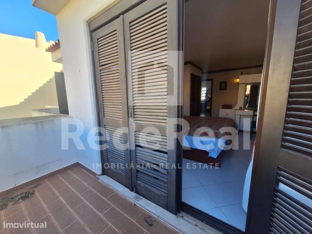 Moradia T3 + 1 com Piscina Privada e Boas Áreas no Coração de Albuf...-31