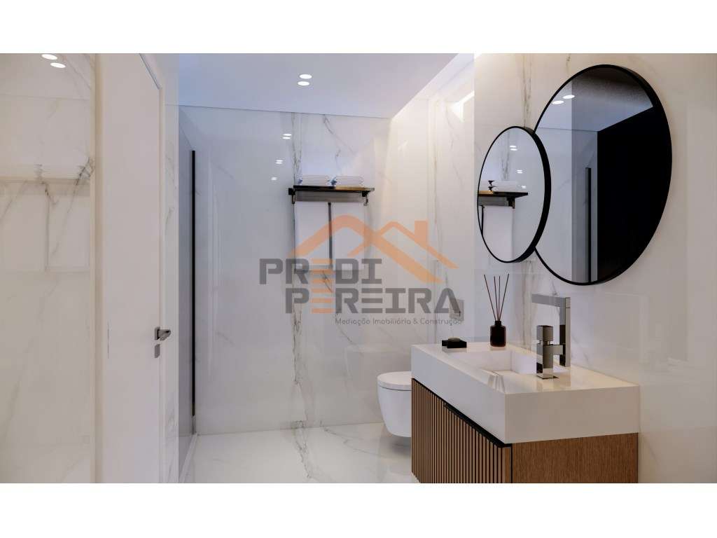 Apartamento T2, com varanda e parqueamento para duas viaturas, situ...-11