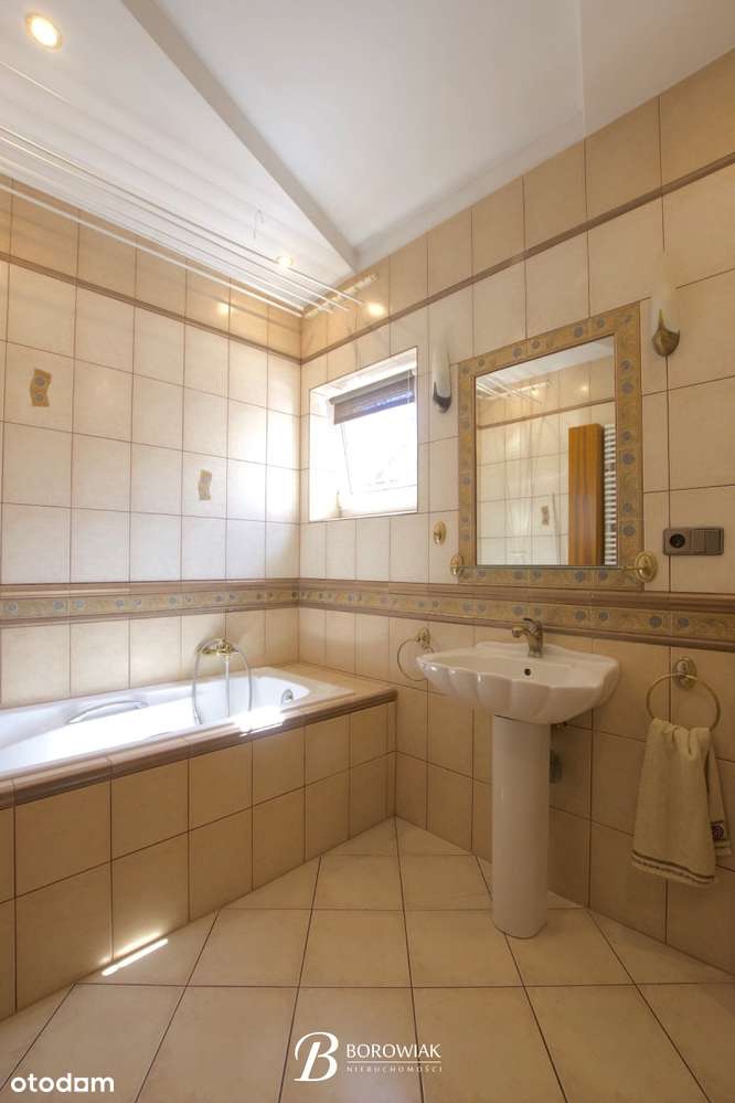 Piętrowy dom w zabudowie bliźniaczej-os. Dobrzec-19