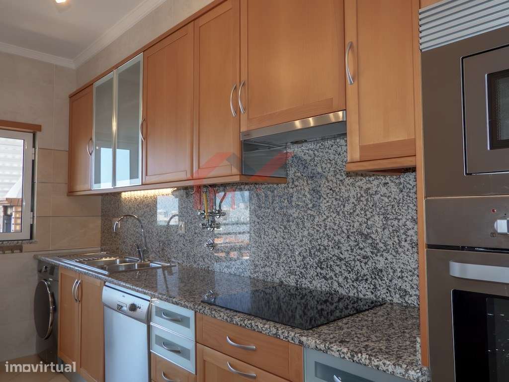 Apartamento T4 dúplex com vista mar, piscina e garagem, perto da pr...-9