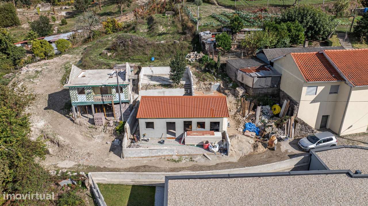 Moradia T1+1 rés do chão situada na Freguesia de Calvos - Grande imagem: 5/21