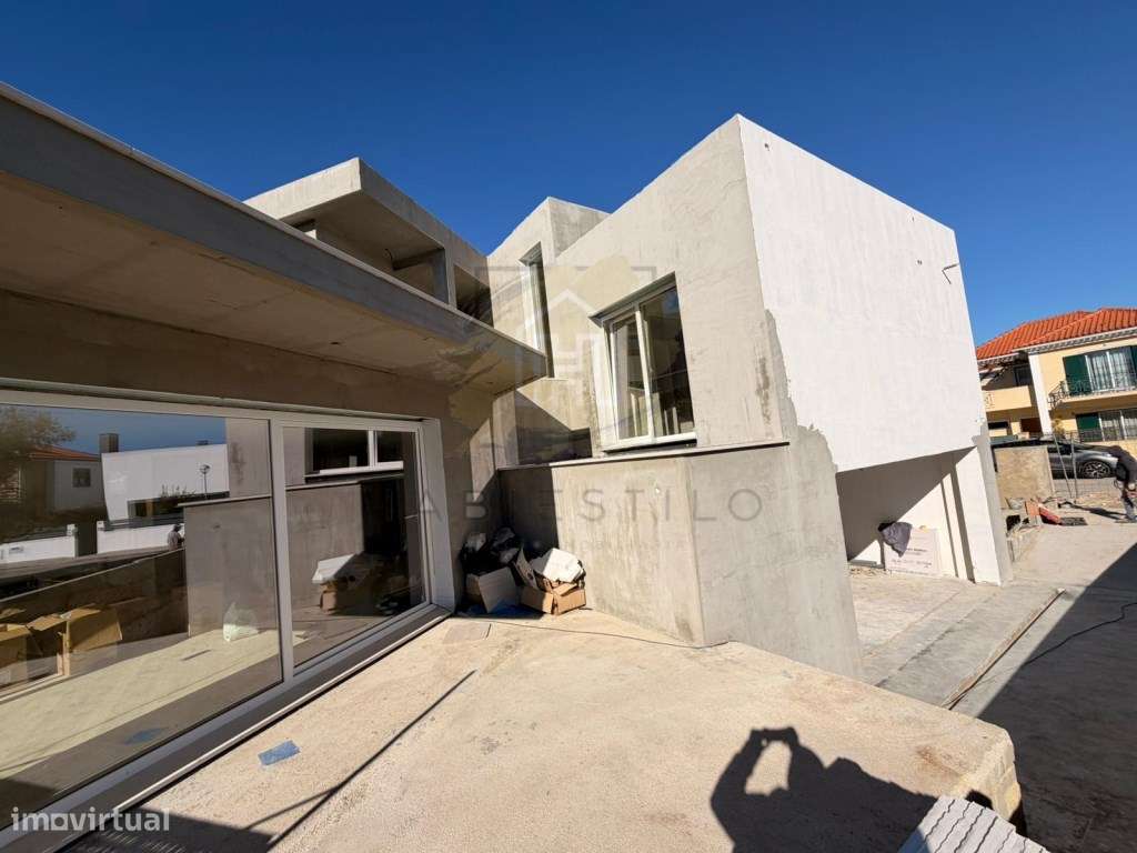 Moradia V4 com excelentes acabamentos - Grande imagem: 4/27