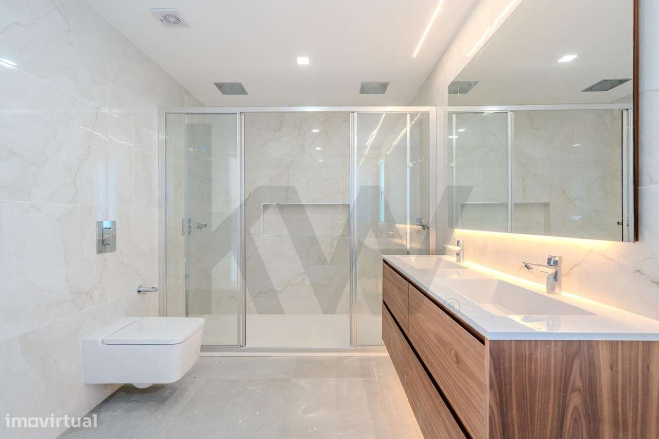 Moradia T4 (+1) em Condomínio Fechado em Cascais com jardim e piscina-24