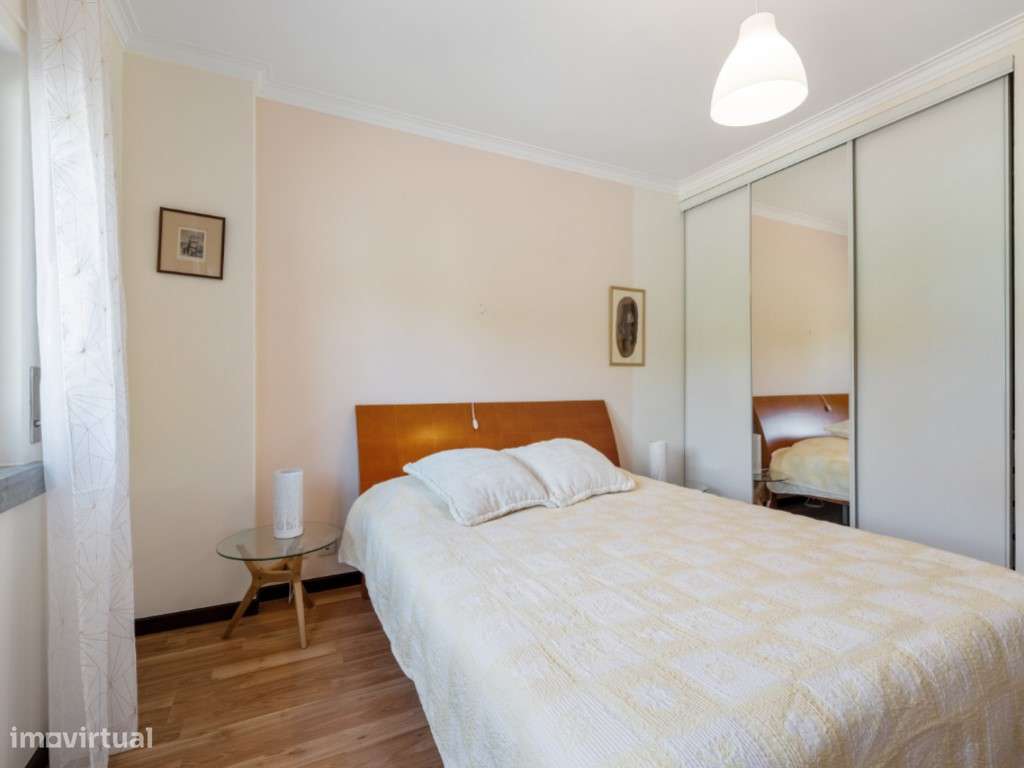 Moradia Isolada com 3 pisos, piscina, court de ténis-16