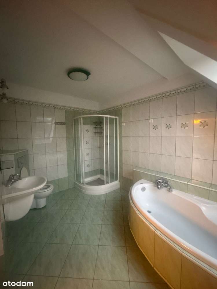 Przestronny dom z pięknym ogrodem w klimacie mini zamku-18