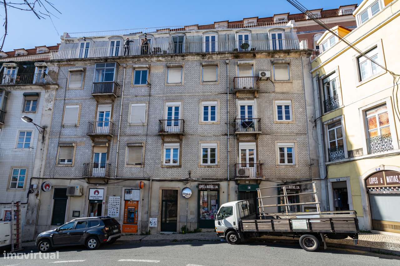 Apartamento Familiar totalmente Remodelado no Coração de Lisboa com Vi-22