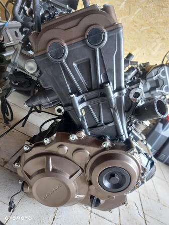 Honda CB 650 R Neo Sport silnik engine - 3